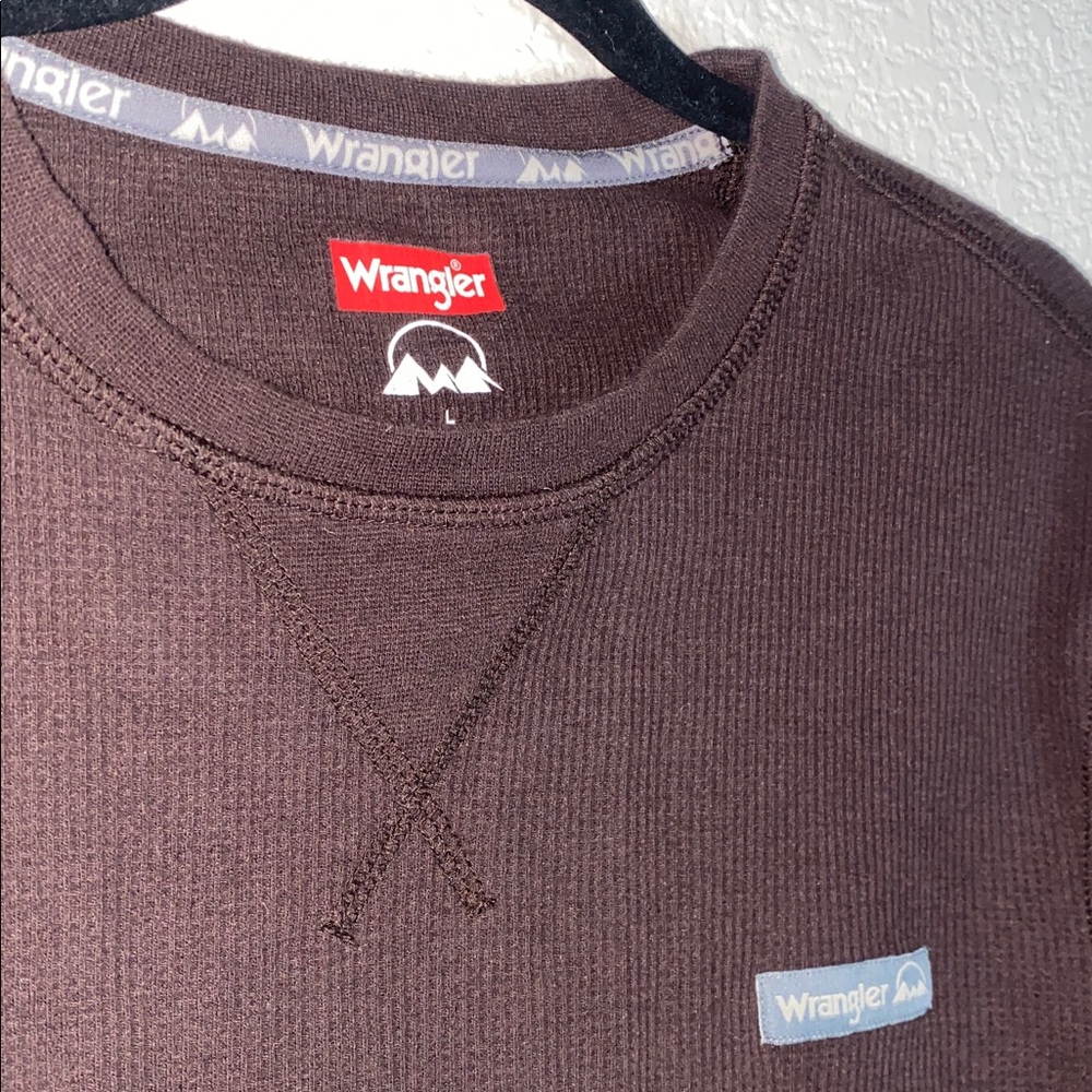 🎱Brown Long sleeved Waffle Knit Wrangler shirt! - Picture 9 of 9